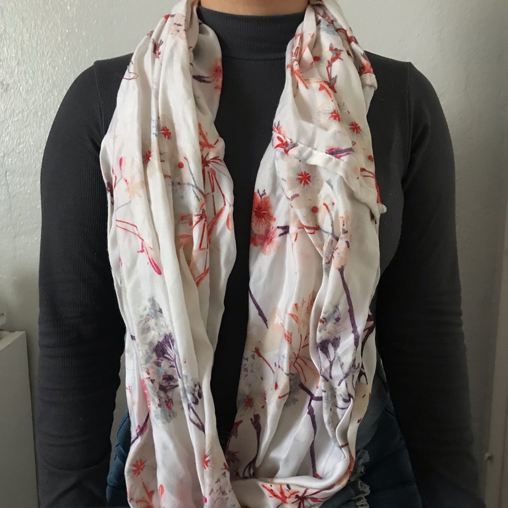 H&M floral scarf🌷